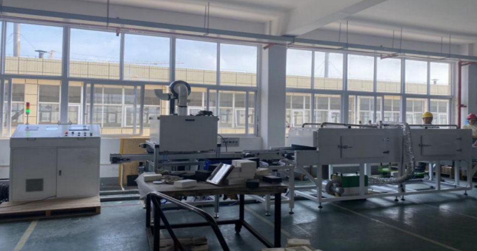 4008云顶集团特瓷陶瓷橡胶复合衬板硫化喷胶线